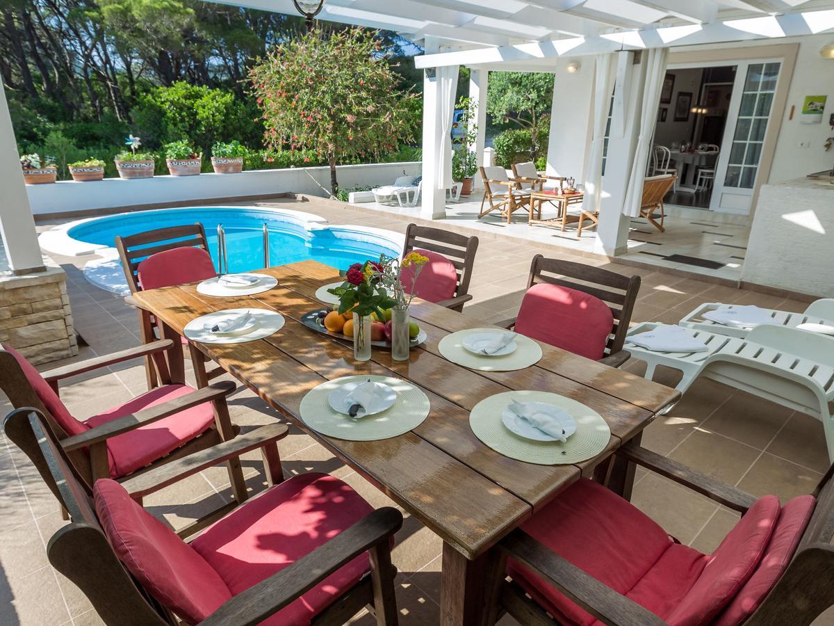 Spacious Holiday Home In Molat With Pool Brgulje Екстериор снимка