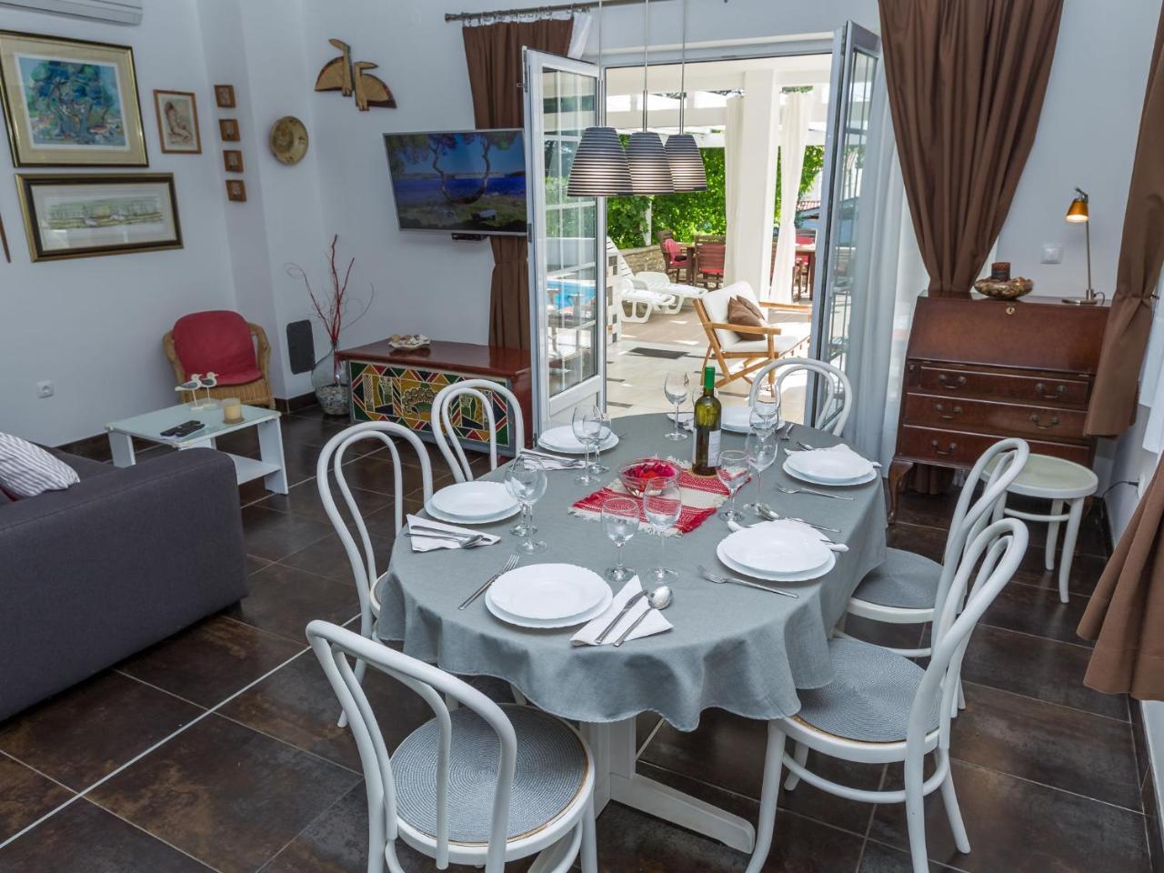 Spacious Holiday Home In Molat With Pool Brgulje Екстериор снимка