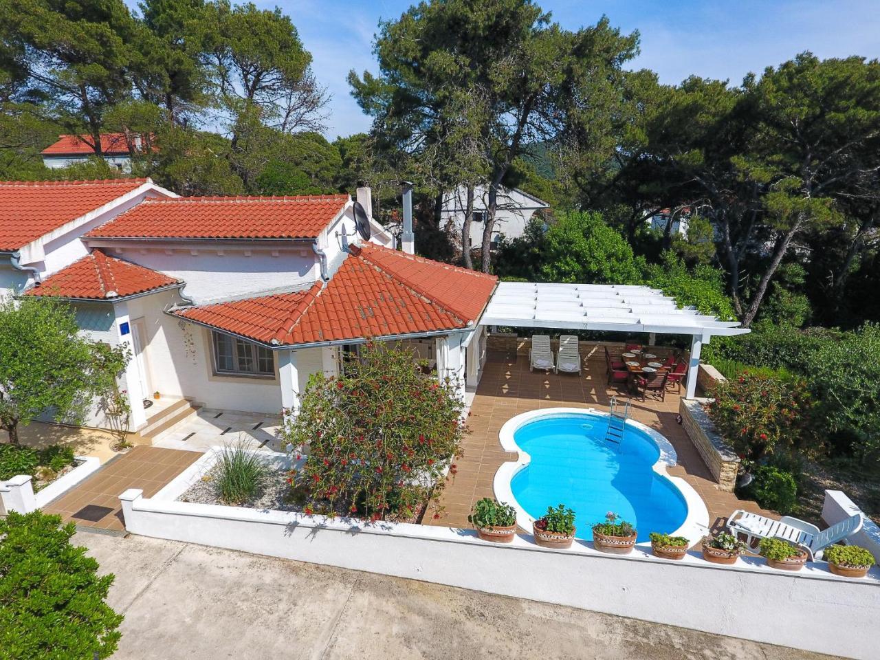 Spacious Holiday Home In Molat With Pool Brgulje Екстериор снимка